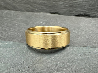 Gold Stepped Rails Band