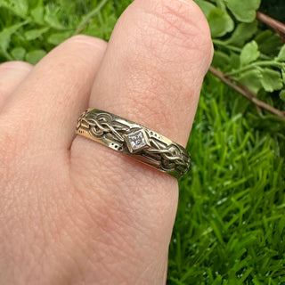 Elvish Deco Ring in Gold with Moissanite