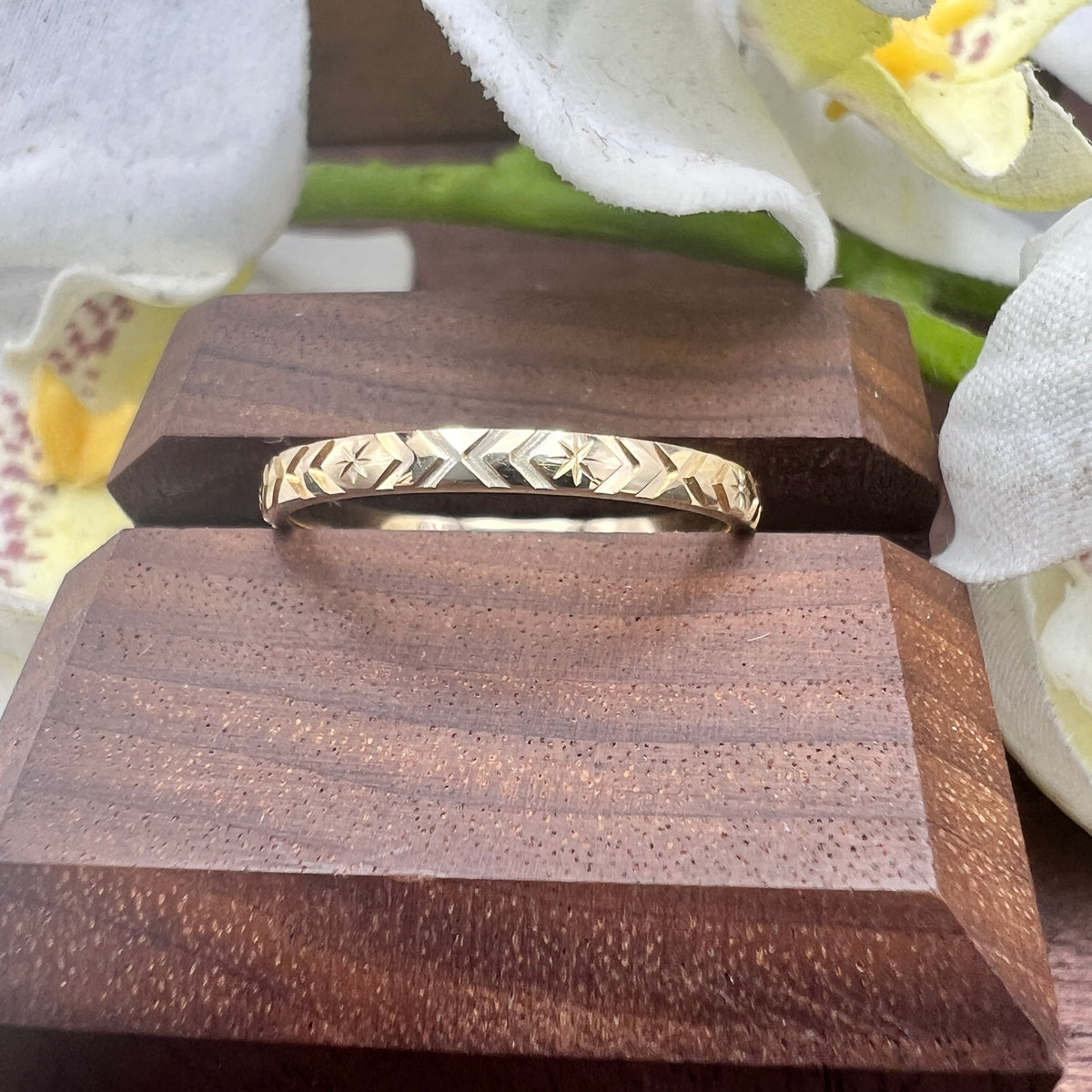 Engraved Geometric Band