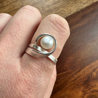 Pearl Figure 8 Ring