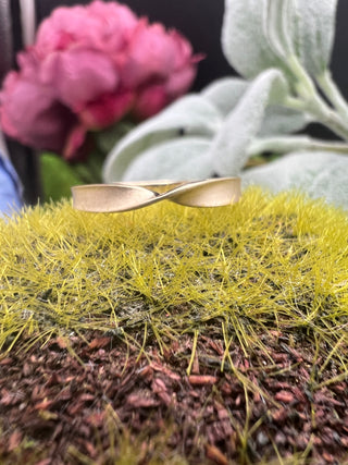 Dual Finish Twist Band