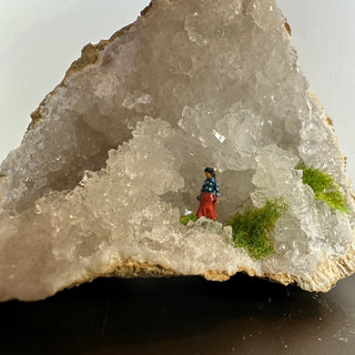 Quartz Crystal Diorama - 2 Figures: Hide and Seek