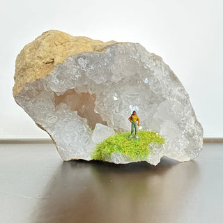 Quartz Crystal Diorama - 1 Figure: Overhang