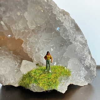 Quartz Crystal Diorama - 1 Figure: Overhang