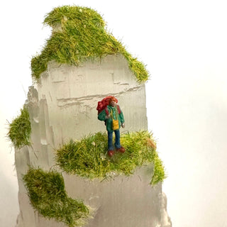 Selenite Crystal Diorama - 1 Figure: Greg
