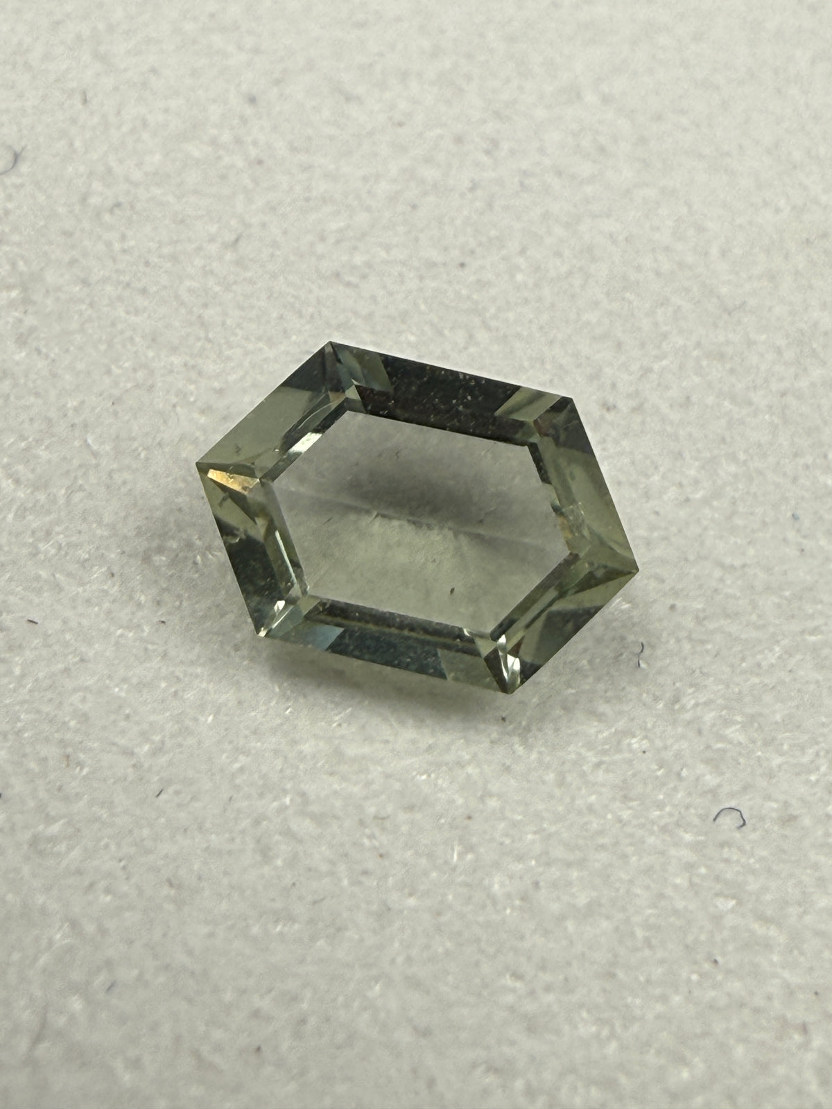SAP217- Pale Green Sapphire