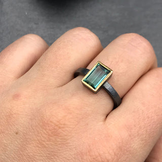 Peacock blue tourmaline ring made of sterling silver and 22 karat yellow gold