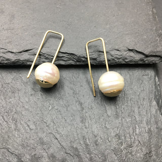 Balance Earrings in White Pearl - Short